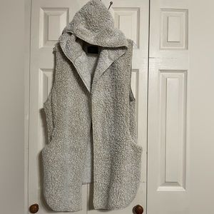 Women’s Love Tree Long Sherpa Hooded Vest Size Medium